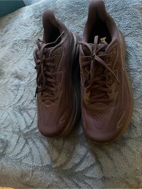 HOKA CLIFTON 10